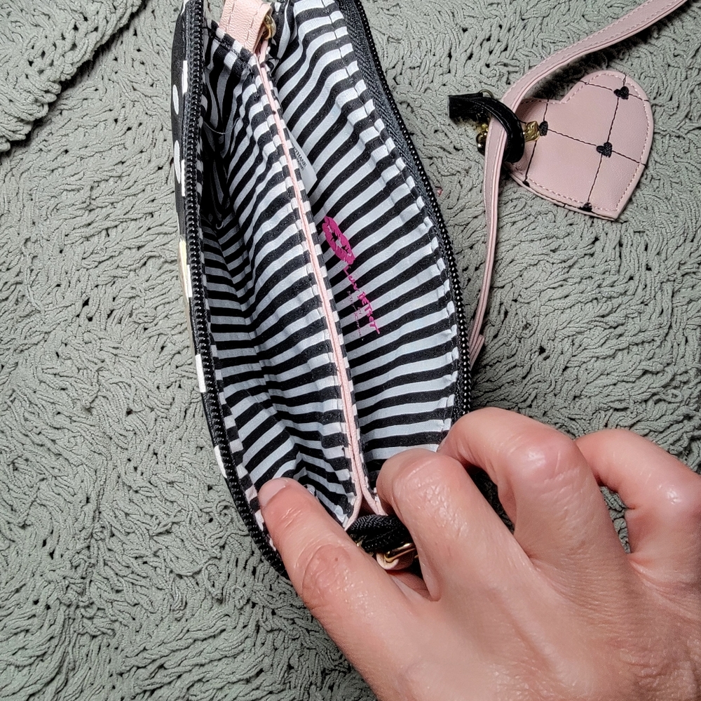 Betsey Johnson Crossbody Bag - Picture 4 of 5